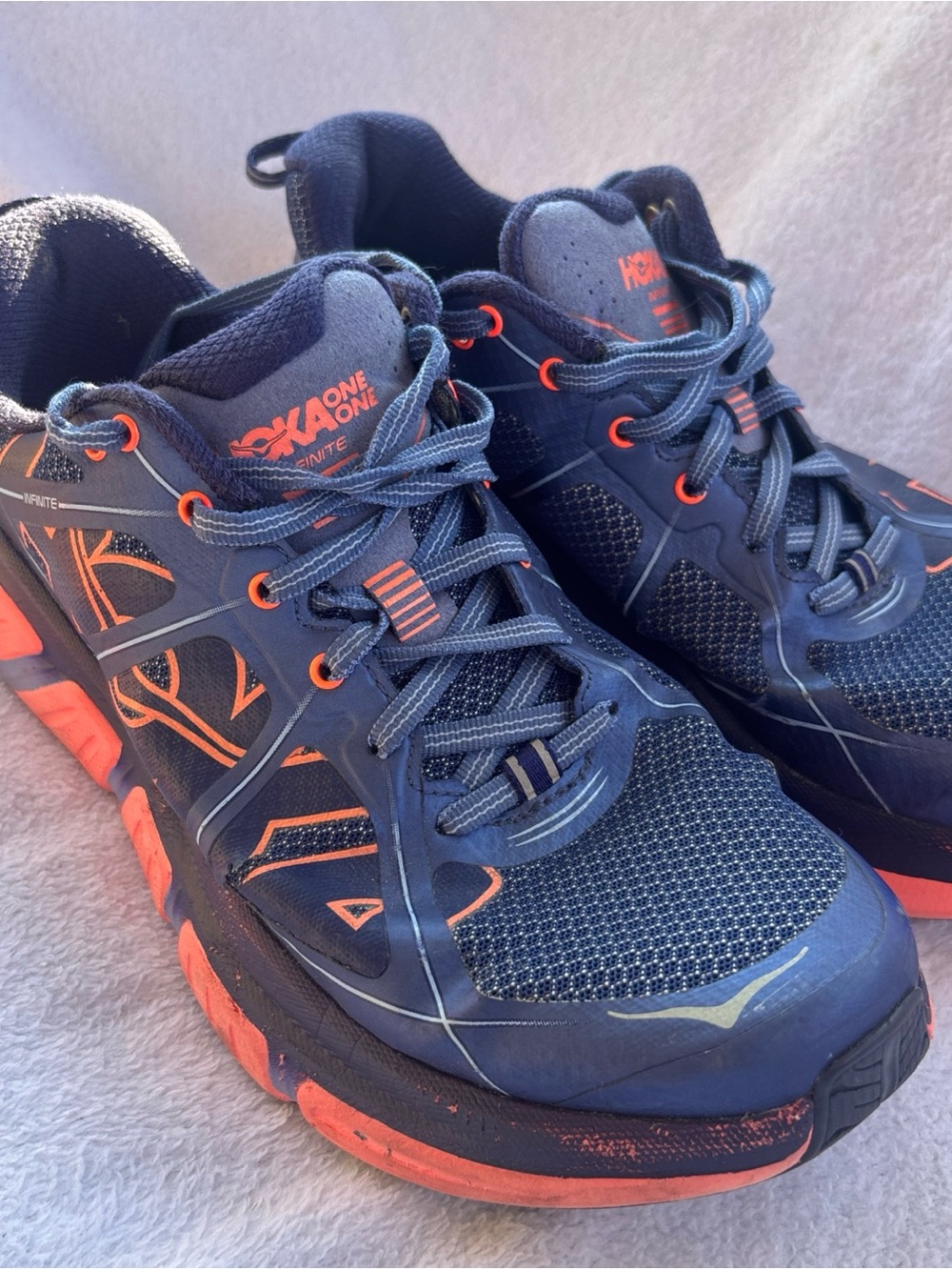 WOMENS HOKA ONE ONE INFINITE NAVY CORAL RUNNING TRAIL SHOES SIZE 9